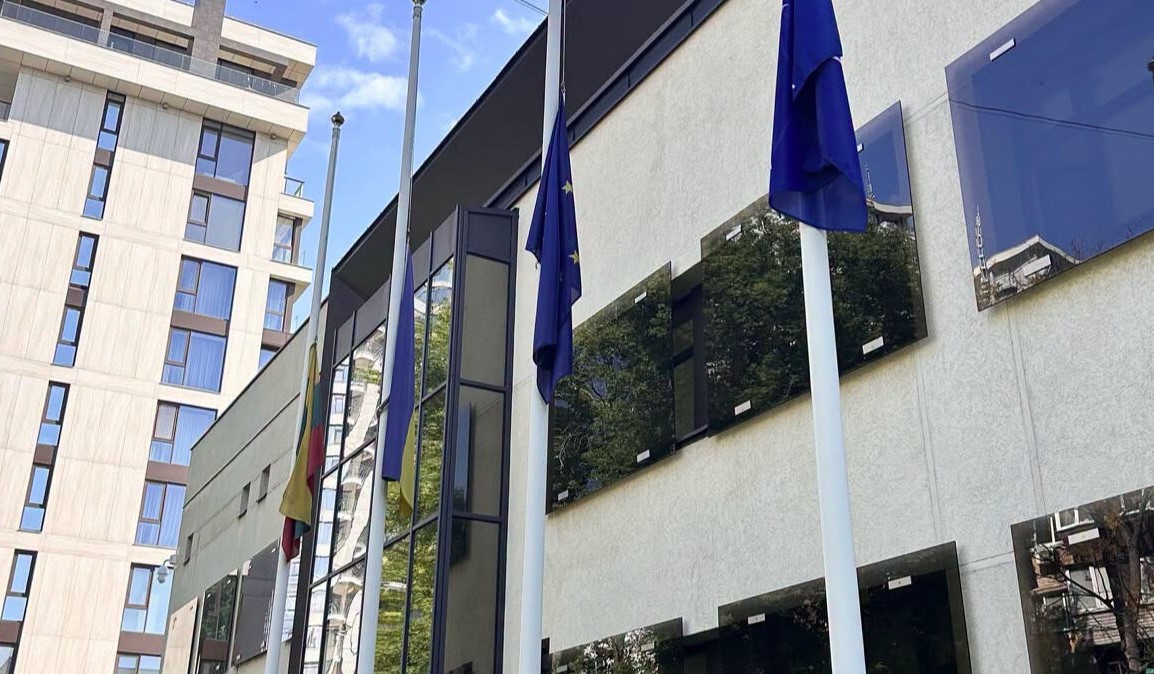 У Києві внаслідок російської нічної атаки пошкоджено посольство Литви